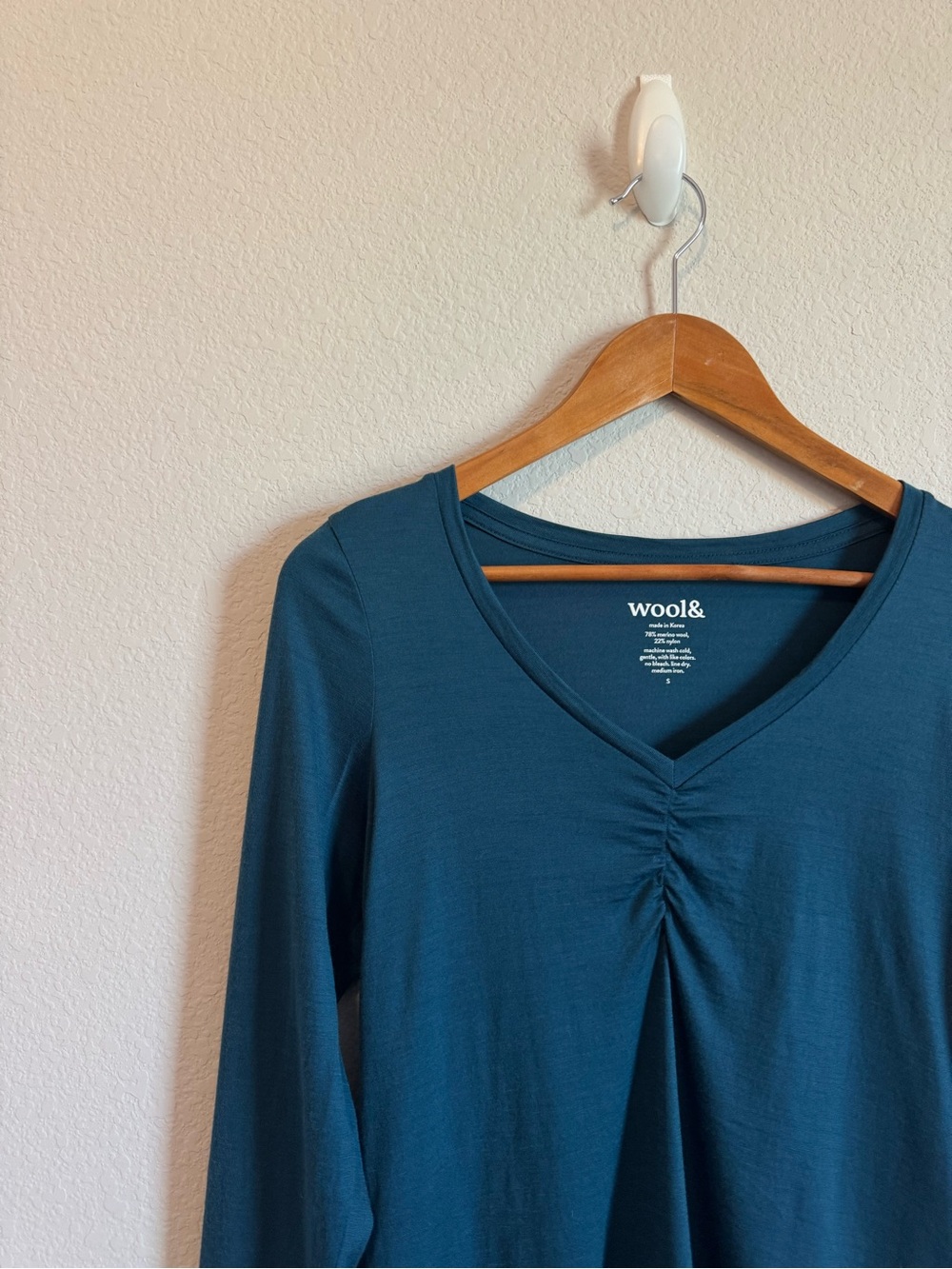 Wool& Melanie Ruched Teal Blue V Neck Long Sleeve Merino Wool Top Size Small - Picture 3 of 6
